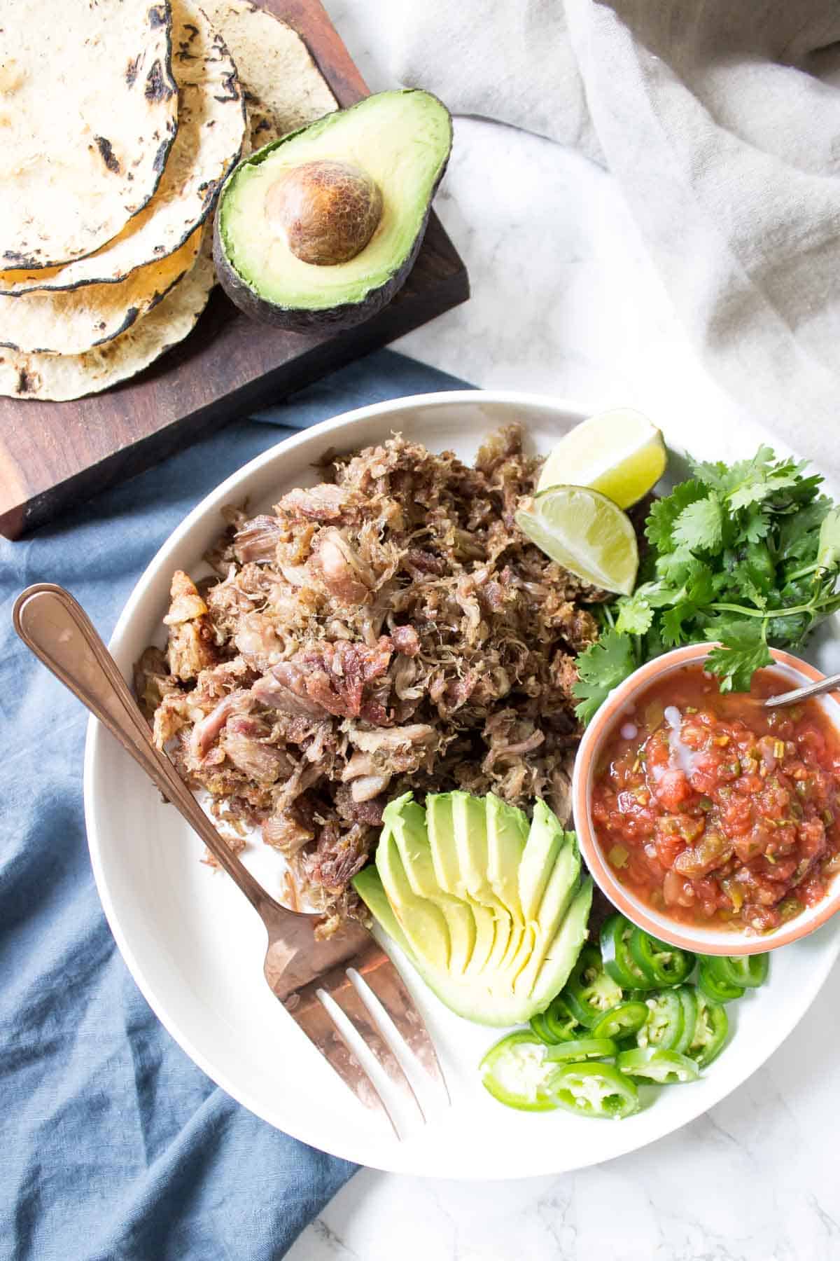 Slow Cooker Paleo Carnitas (The CRISPIEST Carnitas You'll EVER Have ...